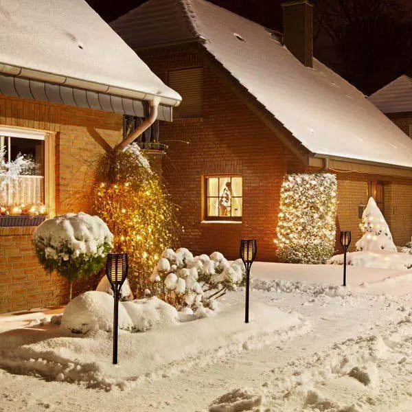 solarna-dekoracija-za-zimu-baklje-efekat-plamena